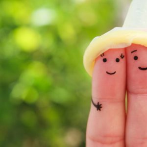 Sexo con condon 300x300 - Sex with a condom: key tips to enjoy it without the hassle.