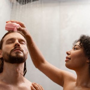 Ducha aftershave y ropa interior 300x300 - Shower, aftershave, and underwear: the importance of male hygiene in seduction